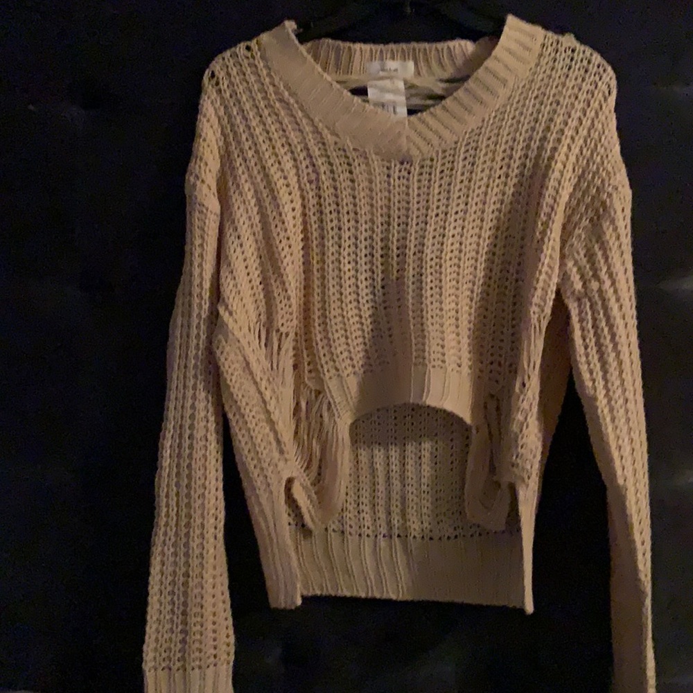 I’m selling a beautiful sweater